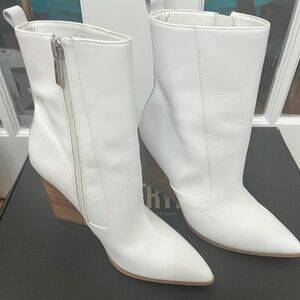 Bleecker & Bond Kailey WHITE LEATHER BOOTS Size 6.5M